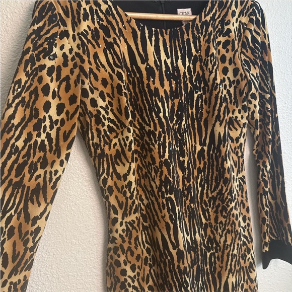 Cache Mini Dress - Picture 4 of 8